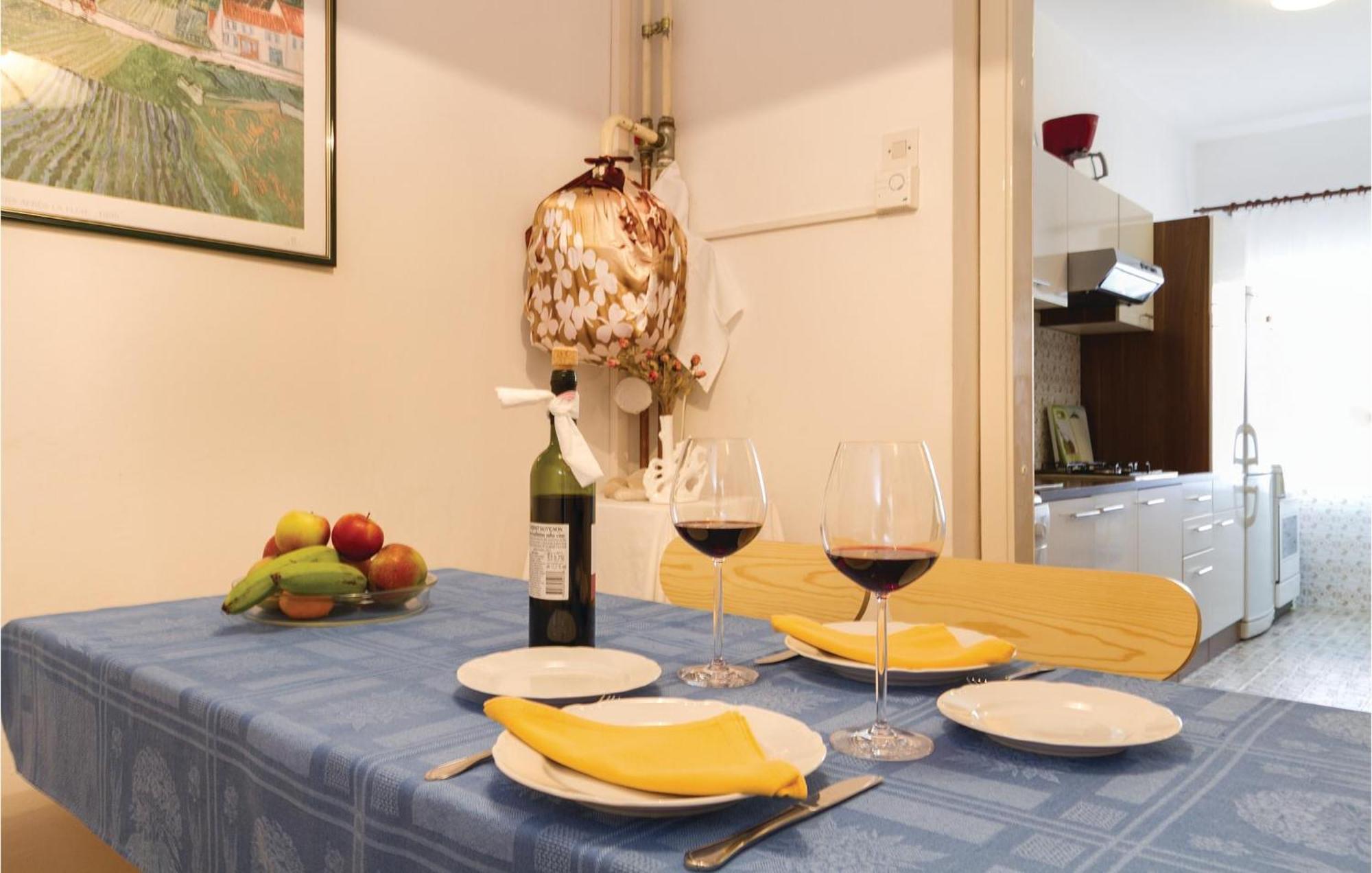 Stunning Apartment In Rovinj With Kitchen Экстерьер фото